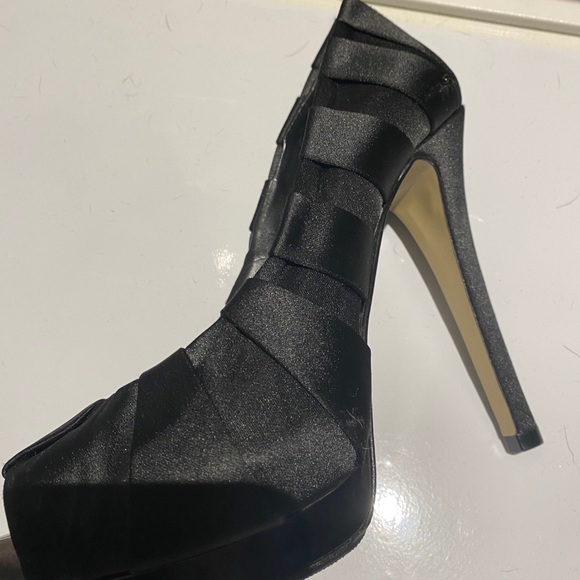 BCBG maxaria size 7 stilettos platform - Picture 3 of 8